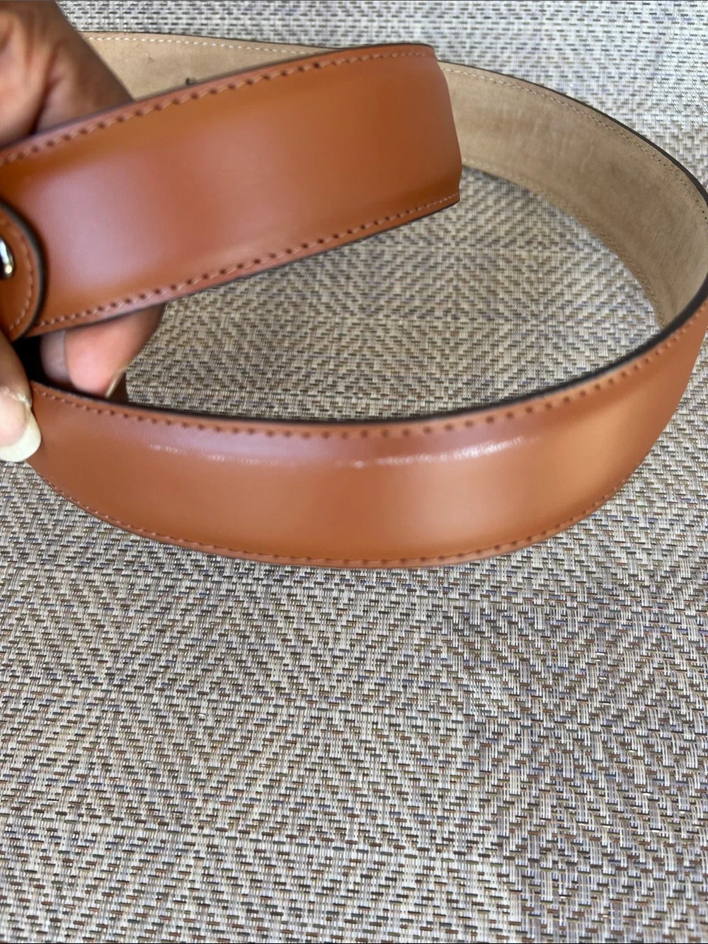 BECKETT SIMONON Classic Tan Leather Men's Belt with silver buckle. Size 34.